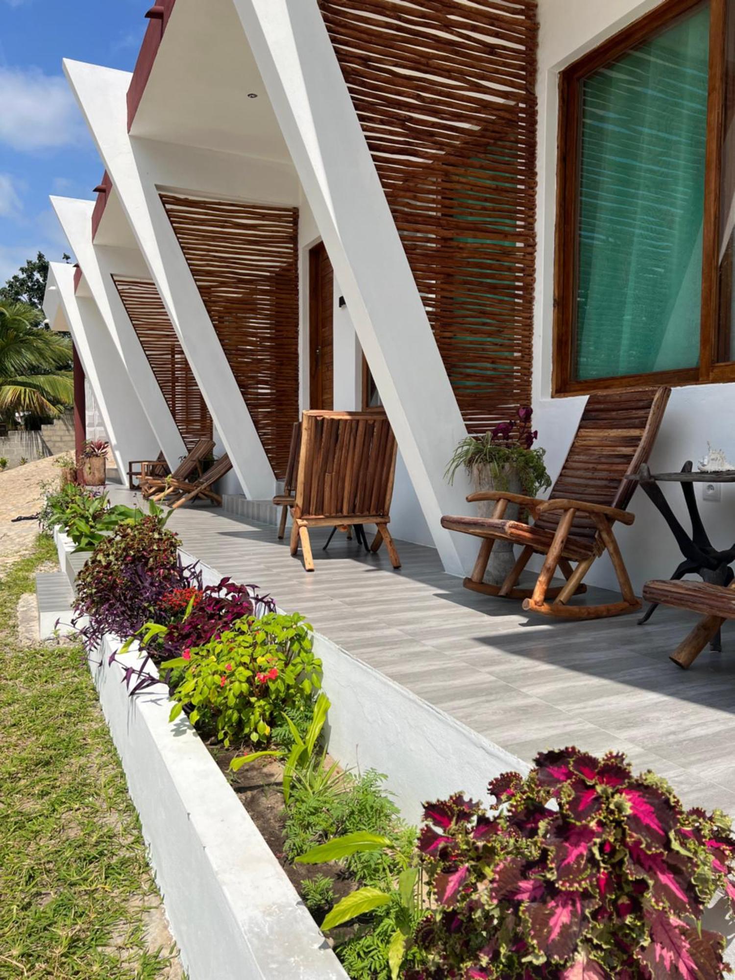 New Giraffe House Bed & Breakfast Виланкулос Екстериор снимка